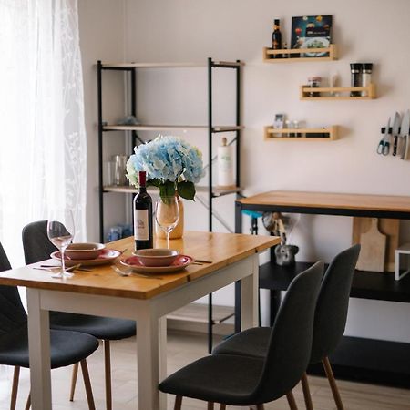 Sunny Apartment For 2 Murter Exterior foto