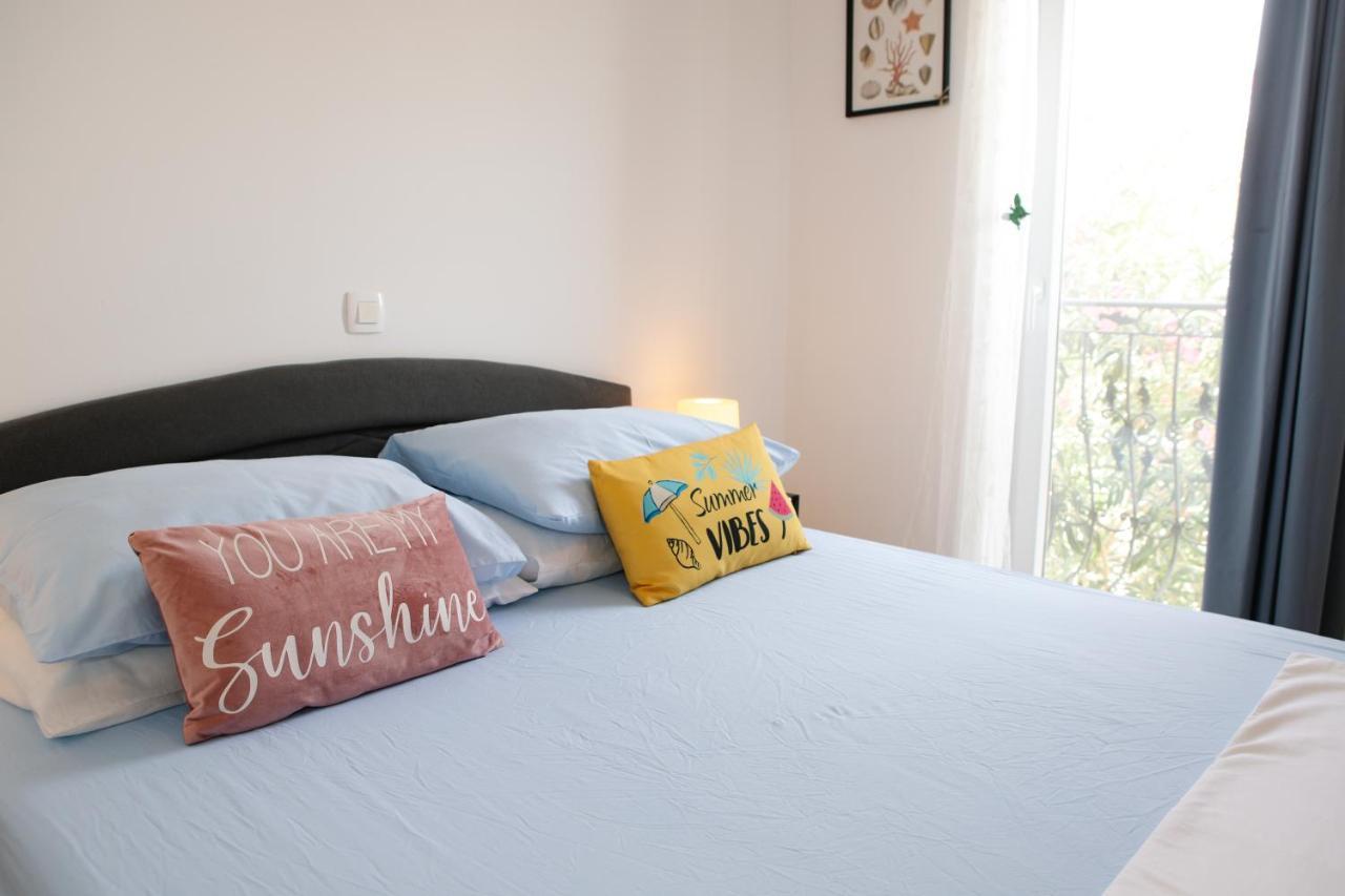 Sunny Apartment For 2 Murter Exterior foto